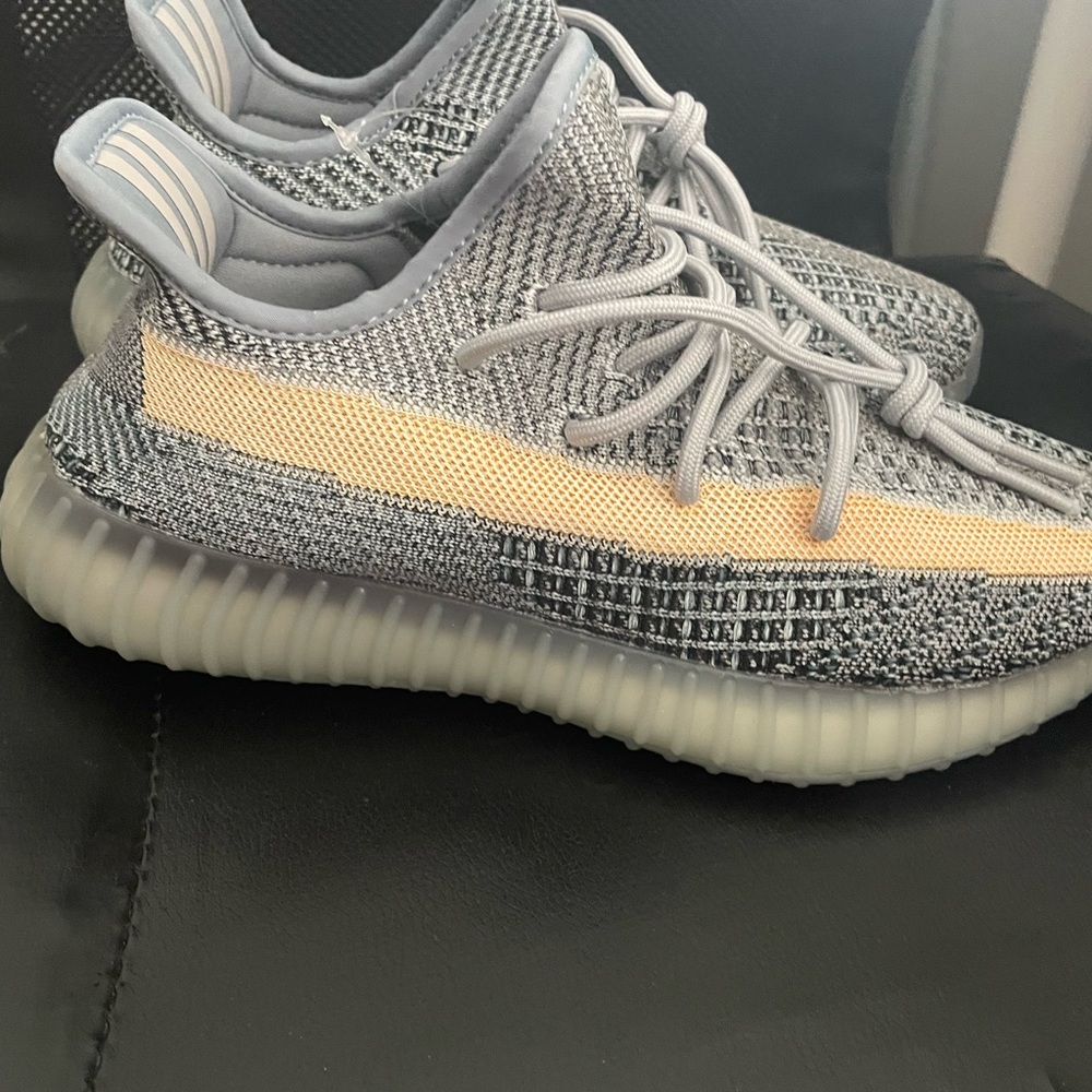 yeezy dupes. size 8 women.